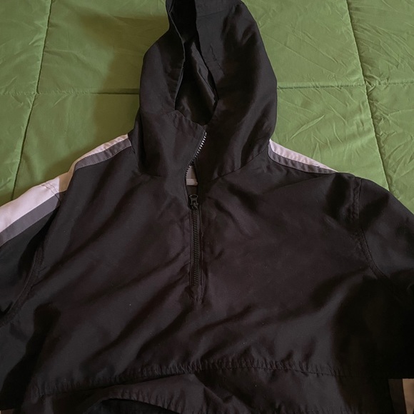 MENS WINDBREAKER IN BLACK - Picture 4 of 7